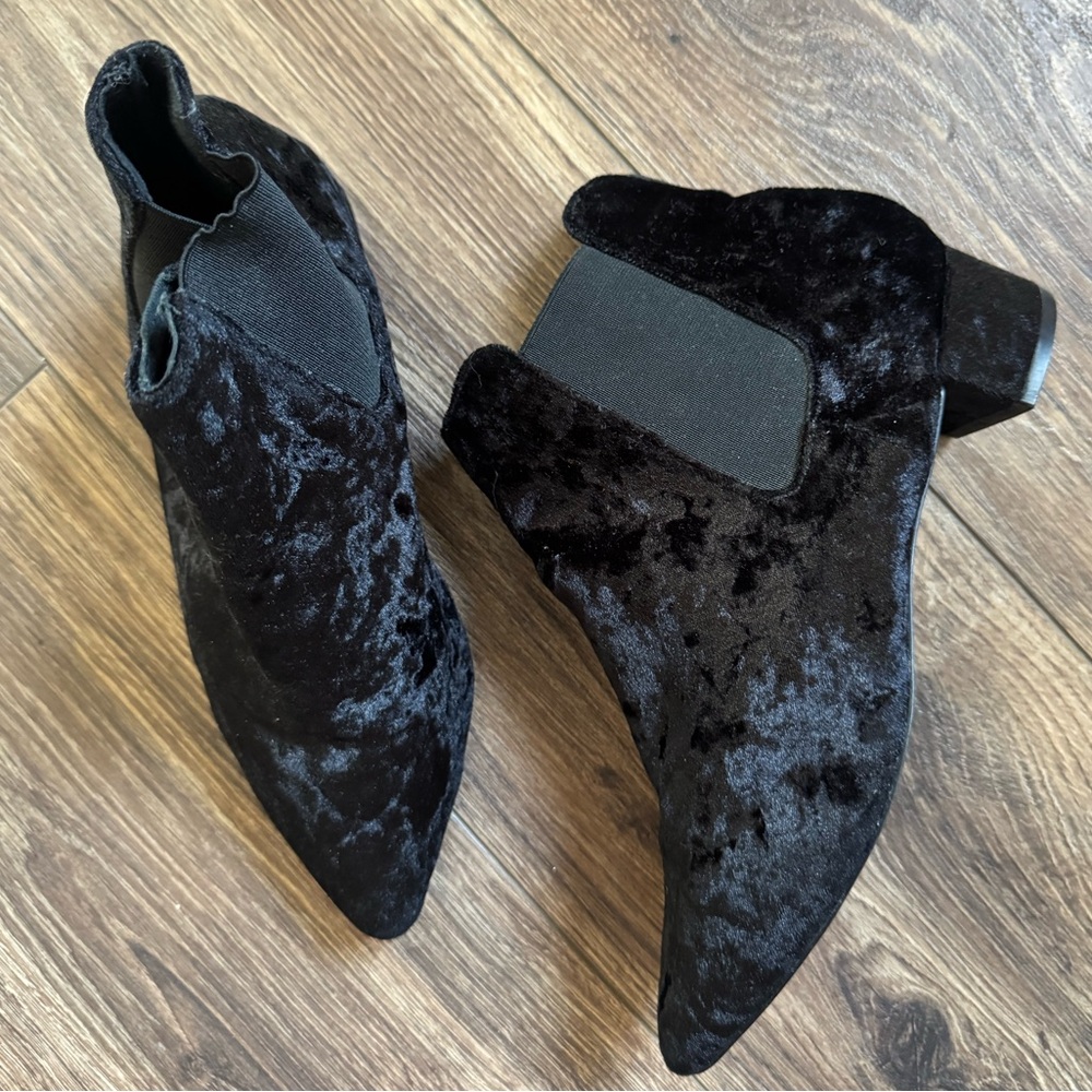 TOPSHOP Black Velvet booties Sz 8.5 / 39